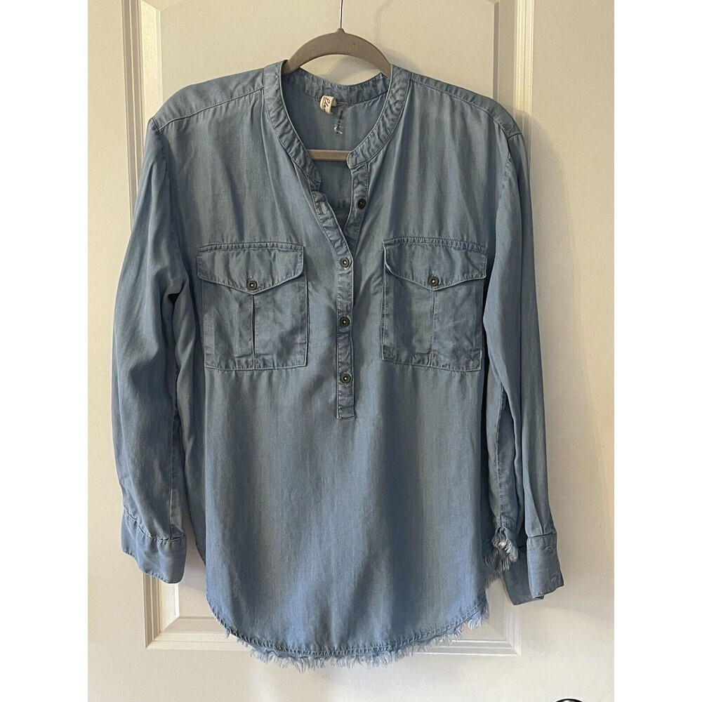 Elan Tunic Top Blouse Size Medium Blue Chambray Button Up Frayed Hem E24